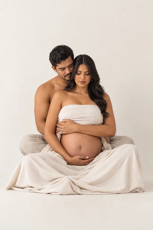Abrazo maternal sentado
