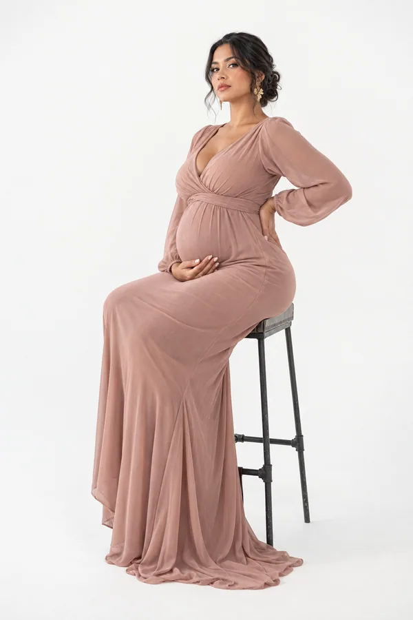 Materna sentada elegante